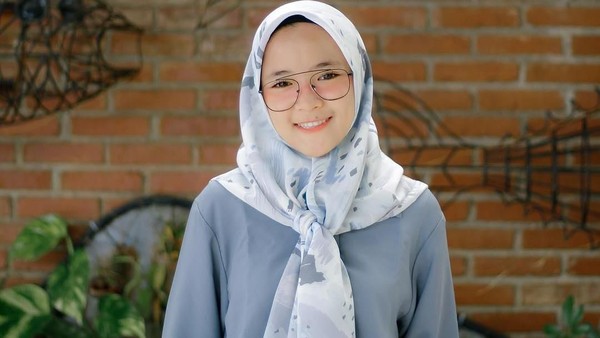 Foto: Ini Bukti Nissa Sabyan Selalu Imut Pakai Gaya Hijab Apapun