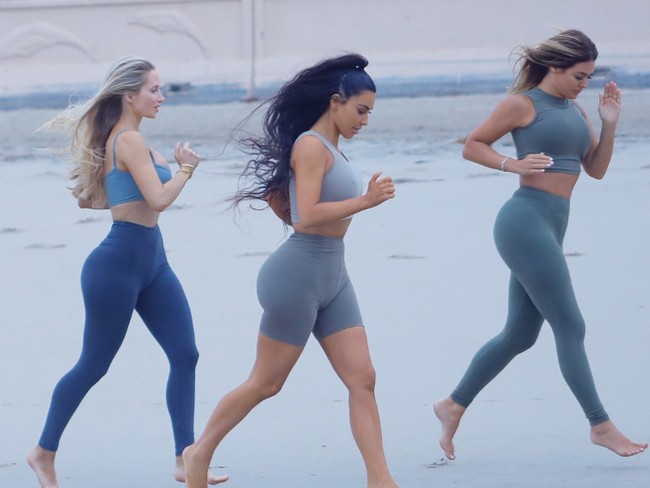 Sering-seringlah naik turun tangga untuk mendapatkan bentuk pantat seperti sang sosialista berpantat besar ini. Tidak hanya dengan berjalan pelan, sesekali lakukan dengan berlari. (Foto: Instagram)