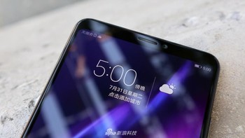 Hadir tanpa notch dan tersemat kamera selfie 13 MP. Foto: Sina Mobile