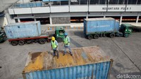 KM. Nggapulu yang sedang bersandar di Pelabuhan Tg. Priok pun tetap dipantau dan di observasi perihal kesiapan pengiriman logistiknya, khususnya untuk bongkar muat.