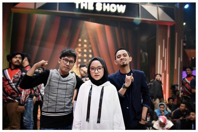 Khoirunnisa atau akrab disapa Nissa Sabyan populer sejak menjadi vokalis band Sabyan Gambus. Suara merdunya saat melantunkan salawat mencuri banyak perhatian. Foto: Instagram Nissa Sabyan