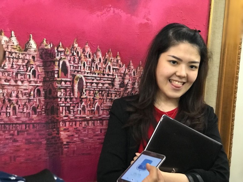 Mendalami Isi Kepala Para Artis yang Nyaleg Lewat PDIP Mendalami Isi Kepala Para Artis yang Nyaleg Lewat PDIP