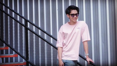 Ini Gaya Makan Aktor Thailand Harit Cheewagaroon, yang Mirip Iqbaal Ramadhan