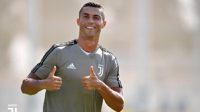 Cristiano Ronaldo saat berada di sesi latihan bersama klubnya, Juventus. Foto: Twitter @juventusfc Cristiano Ronaldo saat berada di sesi latihan bersama klubnya, Juventus. Foto: Twitter @juventusfc