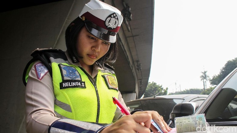 STNK Pengendara yang Tidak Bayar Denda e-Tilang akan Diblokir STNK Pengendara yang Tidak Bayar Denda e-Tilang akan Diblokir