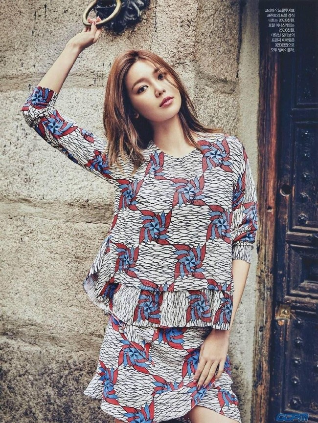 Kini setelah aktif juga sebagai aktris, berat badan Sooyoung sedikit naik dan wajahnya terlihat lebih segar. Foto: Dok. Koreaboo