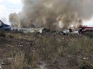 Video: Pesawat Jatuh di Meksiko, 85 Orang Luka-luka
