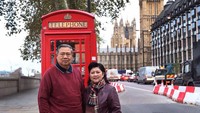 SBY dan Ani Yudhoyono jalan pagi di sekitar Big Ben London, Inggris untuk menjaga kebugaran saat traveling (@aniyudhoyono/Instagram)