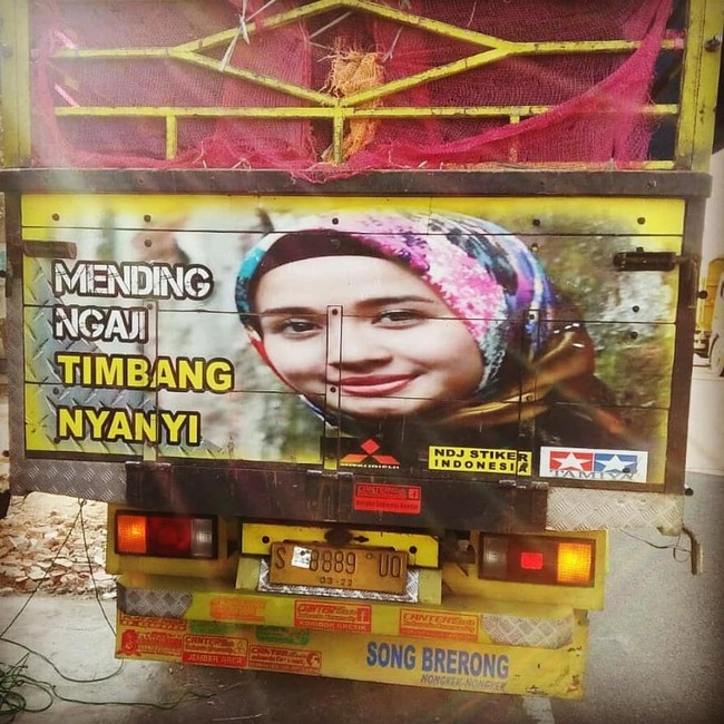 Nih kata Laudya Cynthia Bella lebih baik membaca Alquran daripada menyanyi. Foto: Instagram @bokongtruk.id