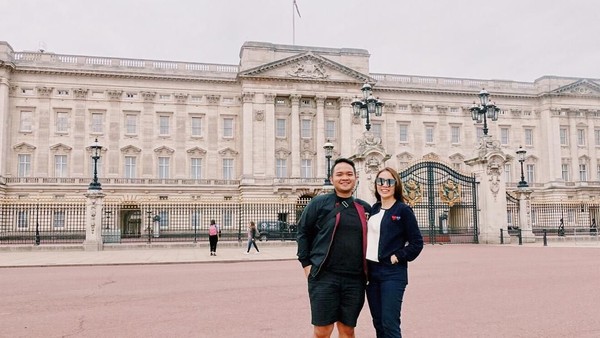 Foto: Intip Serunya Liburan Momo di Inggris