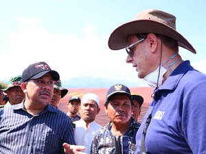 Ke Lombok, Fahri Hamzah Antar Bantuan Rp 100 Juta dari DPR