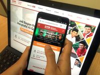 2.    Buka situs sedekahonline.com atau unduh langsung launcher-nya melalui Google Playstore dengan kata kunci 