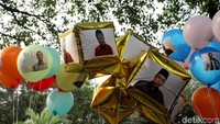 Beberapa gambar tokoh yang dibawa yaitu Anies Baswedan, Agus Harimurti Yudhoyono (AHY), Puan Maharani, TGH Zainul Majdi atau Tuan Guru Bajang (TGB), Maruarar Sirait dan Bahlil Lahadalia.