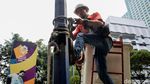Tiang Lampu di Jalur Sepeda GBK Dicabut