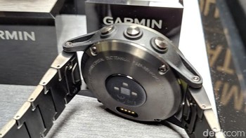 Khusus Fenix 5X Plus diberikan fitur Pulse Ox. Fitur ini dapat mendeteksi tekanan oksigen dalam darah.  Foto: Adi Fida Rahman/detikINET