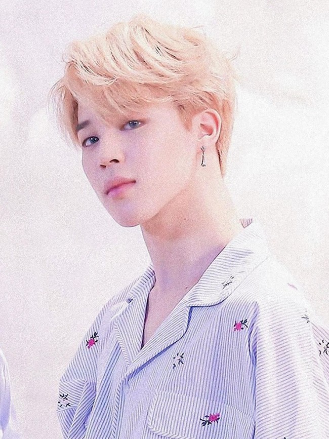 Jimin BTS sempat membuat fans khawatir karena berat badannya turun drastis akibat diet ketat. Ia juga dikatakan sering kali pingsang saat latihan karena kurang nutrisi. Foto: Dok. Koreaboo