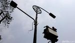 Tiang Lampu di Jalur Sepeda GBK Dicabut