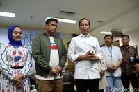 Bobby dan Jokowi di RS YPK Menteng.