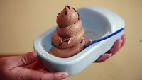 Taiwan punya kreasi es krim yang tersaji di dalam sebuah kloset. Bentuknya yang unik menjadikan es krim ini disukai anak muda.Foto: Istimewa