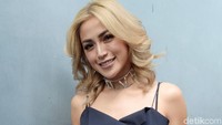 Penampilannya Jessica Iskandar kini semakin berani lho... Foto: Noel/detikHOT