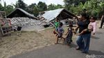 Penampakan Rumah yang Rata dengan Tanah Akibat Gempa di Lombok