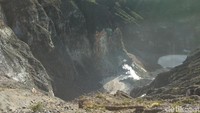 Inilah kawah Gunung Ciremai yang tandus. Gunung Ciremai tingginya 3.078 mdpl (Muhammad Idris/detikTravel)