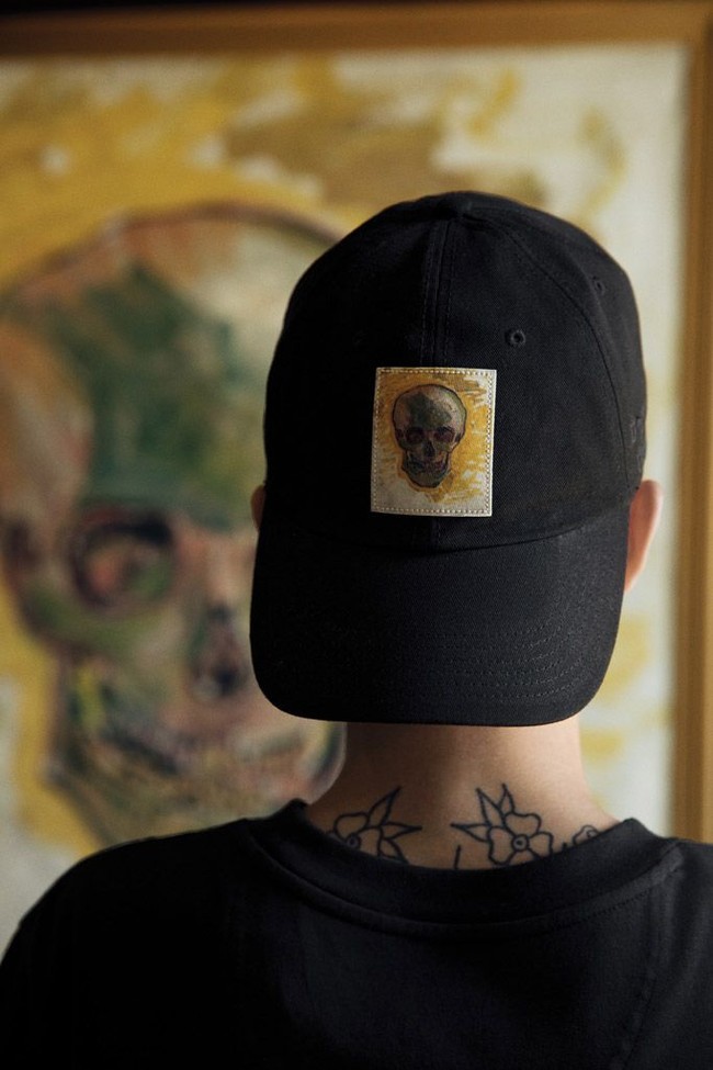 Selain sepatu, Almond Blossom juga terlukis di tas dan topi. Dirilis pada 3 Agustus mendatang, koleksi ini tersedia di Museum Van Gogh di Amsterdam atau dapat dibeli secara online di situs resmi Vans. Foto: dok. Vans