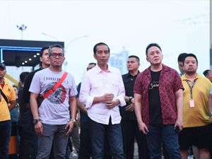 Fakta di Balik Sneakers Lokal yang Dipakai Jokowi