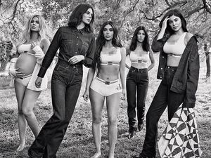 Keluarga Kardashian Tampil Seksi di Iklan Calvin Klein Terbaru