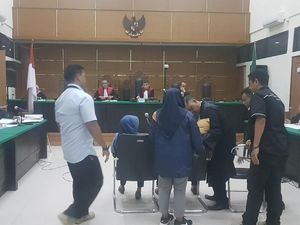 Wakil Tuhan yang Kena OTT KPK Dituntut 8 Tahun Bui, Tuti Pingsan