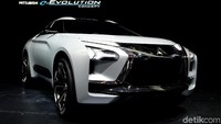 Berikutnya di posisi ketiga favorit pengunjung di kategori Special Exhibit Passenger Car, adalah mobil ramah lingkungan Mitsubishi e-Evolution. Foto: Ari Saputra