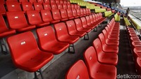 Di bangku venue tertempel nomor urut untuk penonton.