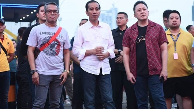 3 Fakta NAH Project Sepatu yang Dipakai Jokowi Ketemu Elon Musk