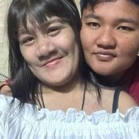 Cinta memang tak pandang bulu. Kalau sudah cinta, fisik bukanlah masalah. Inilah yang dialami oleh Supatra Sasuphan atau Natty, pengidap Ambras Syndrome atau Werewolf Syndrom, membuat Natty terlihat seperti serigala karena ditumbuhi bulu-bulu di wajah. Foto: Facebook