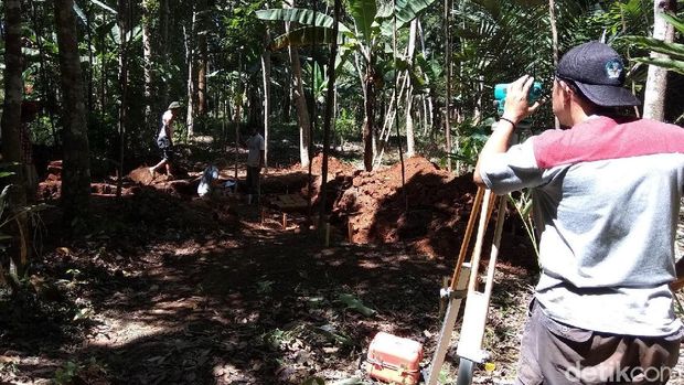 Ekskavasi di Candi Mijen Semarang