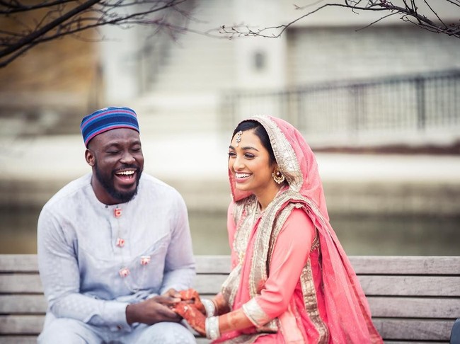 Samar Rahman dari India dan Kay Ogunro, warga Nigeria tak menganggap perbedaan ras dan warna kulit sebagai suatu hambatan untuk menjalin hubungan rumah tangga. Foto: Facebook