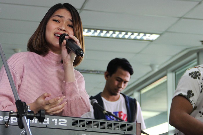 Regina Poetiray vokalis Geisha di kantor detikcom.