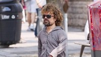 Kondisi itu menyebabkan tubuh Dinklage menjadi kerdil karena kelainan di bagian tulang. Foto: Instagram/peterdinklage