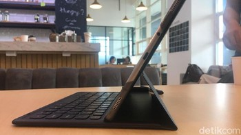 Galaxy Tab S4 ditenagai oleh prosesor Snapdragon 835 dengan RAM 4 GB. Foto: Agus Tri Haryanto/detikINET