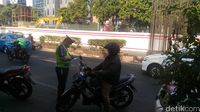 Sejam, Polisi Tilang 7 Pelanggar Ganjil-genap Jl HR Rasuna Said