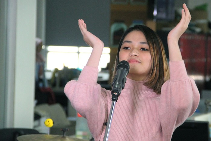 Regina Poetiray vokalis Geisha di kantor detikcom.