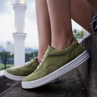 Berapa Harga Sneakers Buatan Lokal yang Dipakai Jokowi?