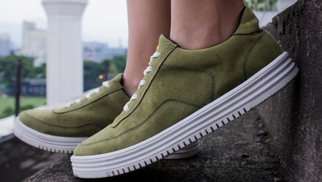 Fakta di Balik Sneakers Lokal yang Dipakai Jokowi