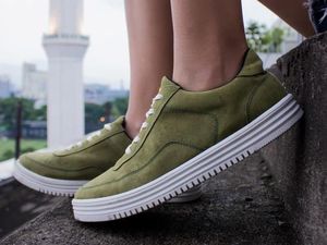 Begini Sulitnya Bikin Sneakers Lokal yang Kini Dipakai Jokowi