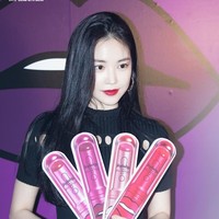 Santer diberitakan operasi plastik, penyanyi 24 tahun ini akhirnya memberikan jawabannya. Foto: Dok. Koreaboo