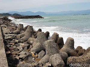Proyek Breakwater Rp 40 M di Sukabumi 5 Tahun Mangkrak