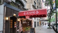 Restoran ini terletak di 70 W 68th St, New York, Amerika Serikat. Awalnya Joanne Trattoria milik orang tua Lady Gaga. Namun 2010 lalu, musisi tersebut resmi menjadi salah satu pemiliknya. Foto: Taylor Brown