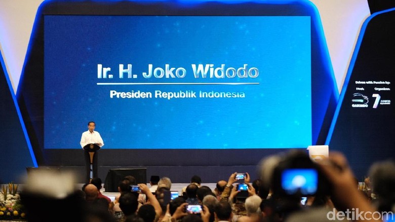 Jokowi Bicara Taksi Online: Anak-anak Kita Jadi Malas Nyetir Jokowi Bicara Taksi Online: Anak-anak Kita Jadi Malas Nyetir