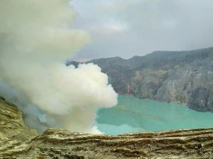 Api Biru Ijen yang Selalu Memukau