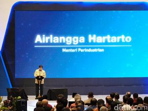 Airlangga di GIIAS: Masyarakat Industri Dukung Jokowi 2 Periode